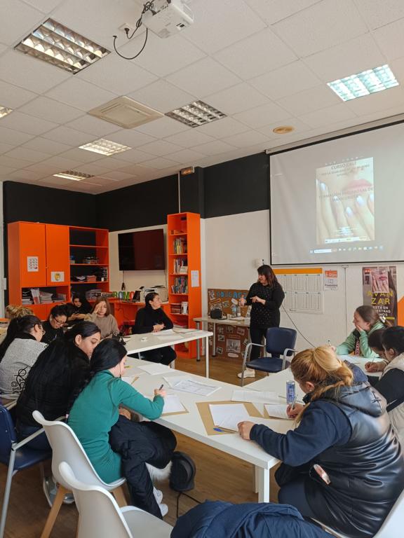 Arranca un nuevo grupo de mujeres del programa Cal en FSG Badajoz<br>